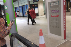 SNCF-staff-helps-blind-man