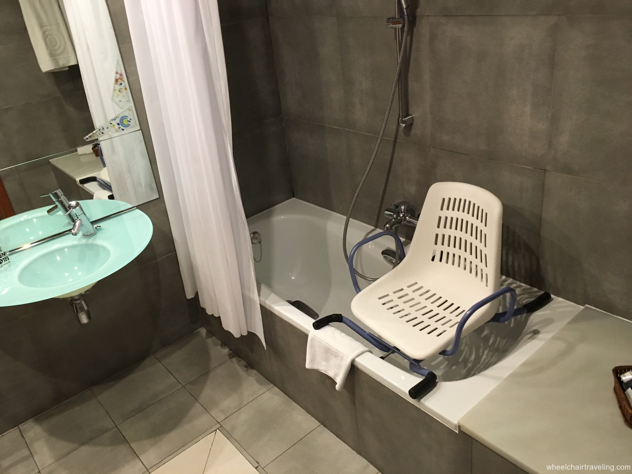 Evenia Roselló Bathtub