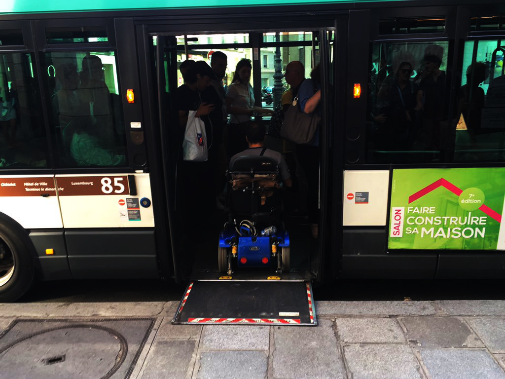 it takes less than 15 seconds to board a bus in paris photo credit Jarrett Walker twitter