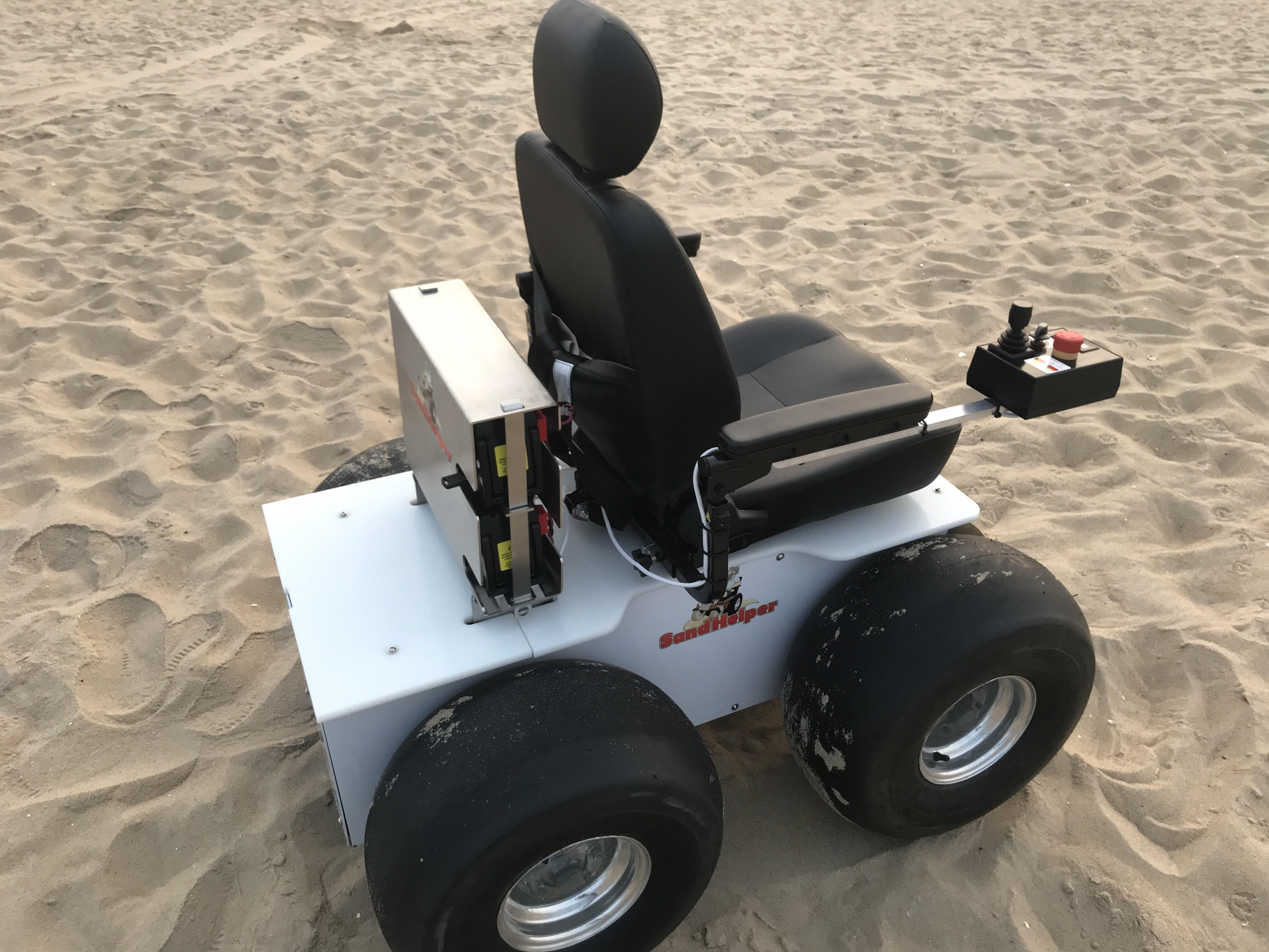 sand-helper-beach-wheelchair-rear-side-view
