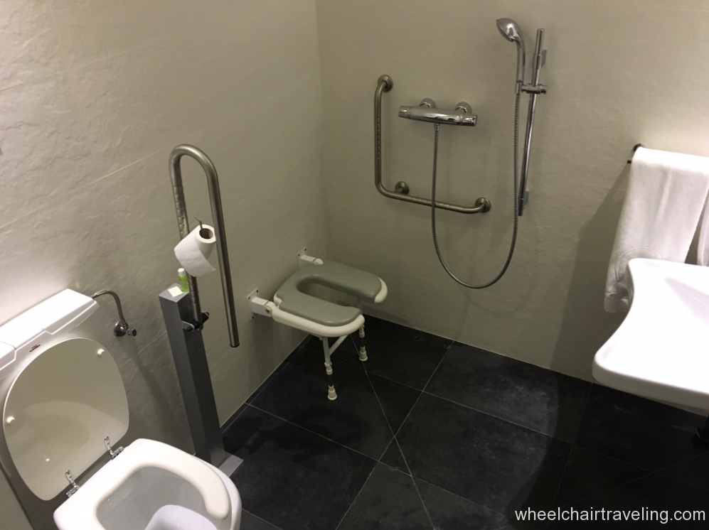 Hotel Regina Bathroom 2