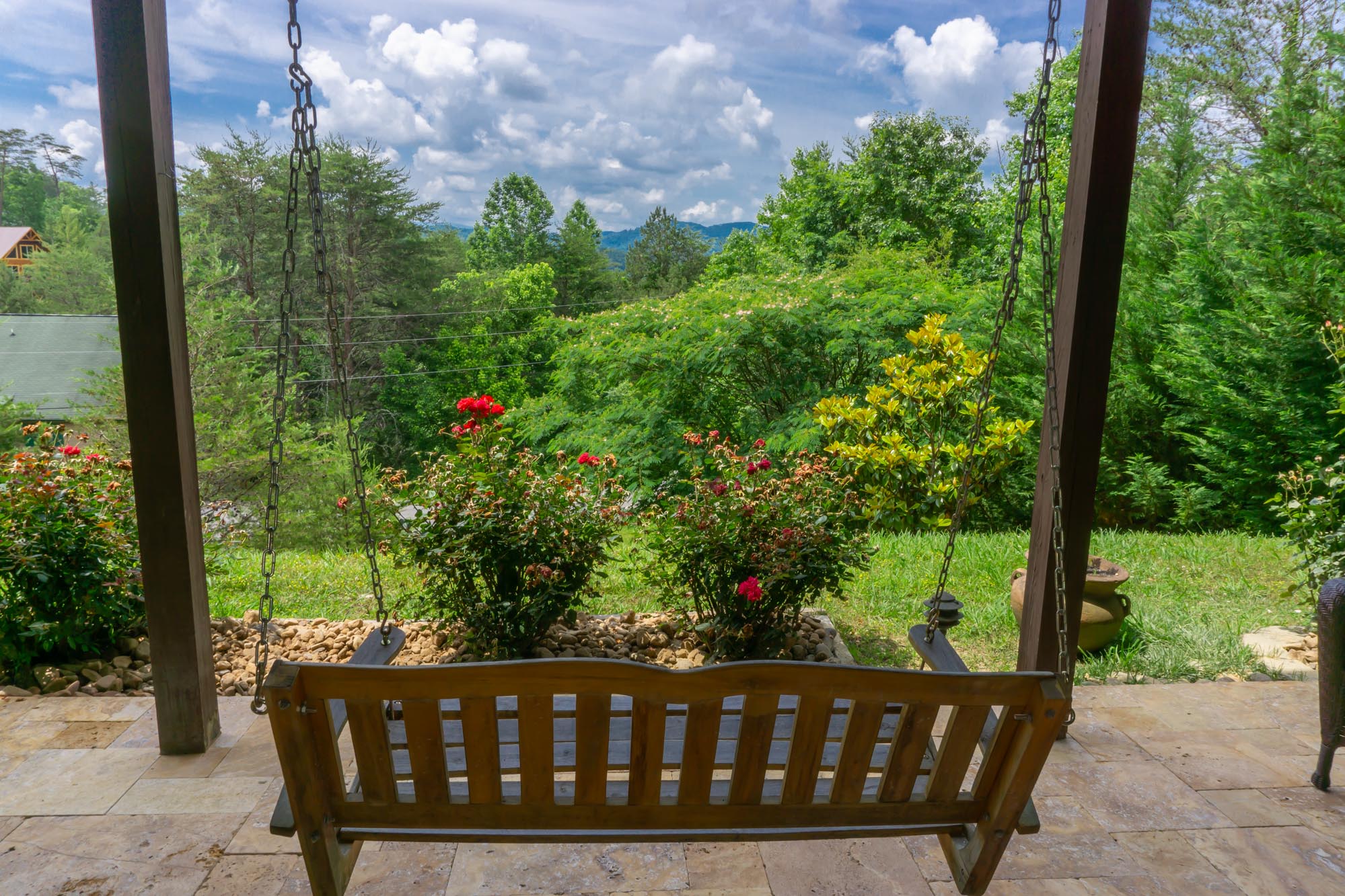 Smoky-Mountain-Splendor-patio-swing-view